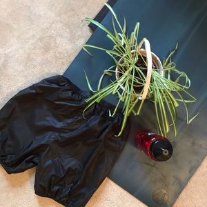 Body Wrappers Large Nylon Exercise/Dance Shorts